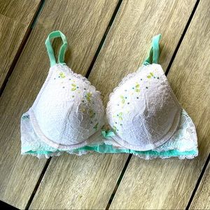 Victoria’s Secret 34B bra